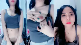 Wika WikWik Host Cantik Pamerin Uting