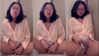 Nindy Ayu Pake Kacamata Omek Desah