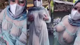 Jilboobrs Bajunya Transparan di Kolam