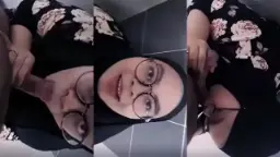 Jilbab Hitam BJ Di Toilet