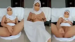 Tante Maela Jilbab Sange Colok Memek