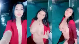 Miya Live di Kolam Renang