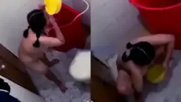 Intip Cewek Cantik Toket Gede Mandi