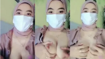 Host Berjilbab Remas Tetek MangoLive