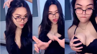 Nayasa Berkacamata Live Hot Full Video