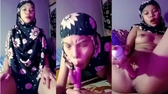 Anggi Hijabers Binal Colmek di Kamar