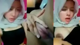 Hijab Cantik Ukthi Pamer Uting Payudara