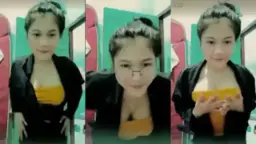 Sonia Kusuma Wardani Baju Kuning